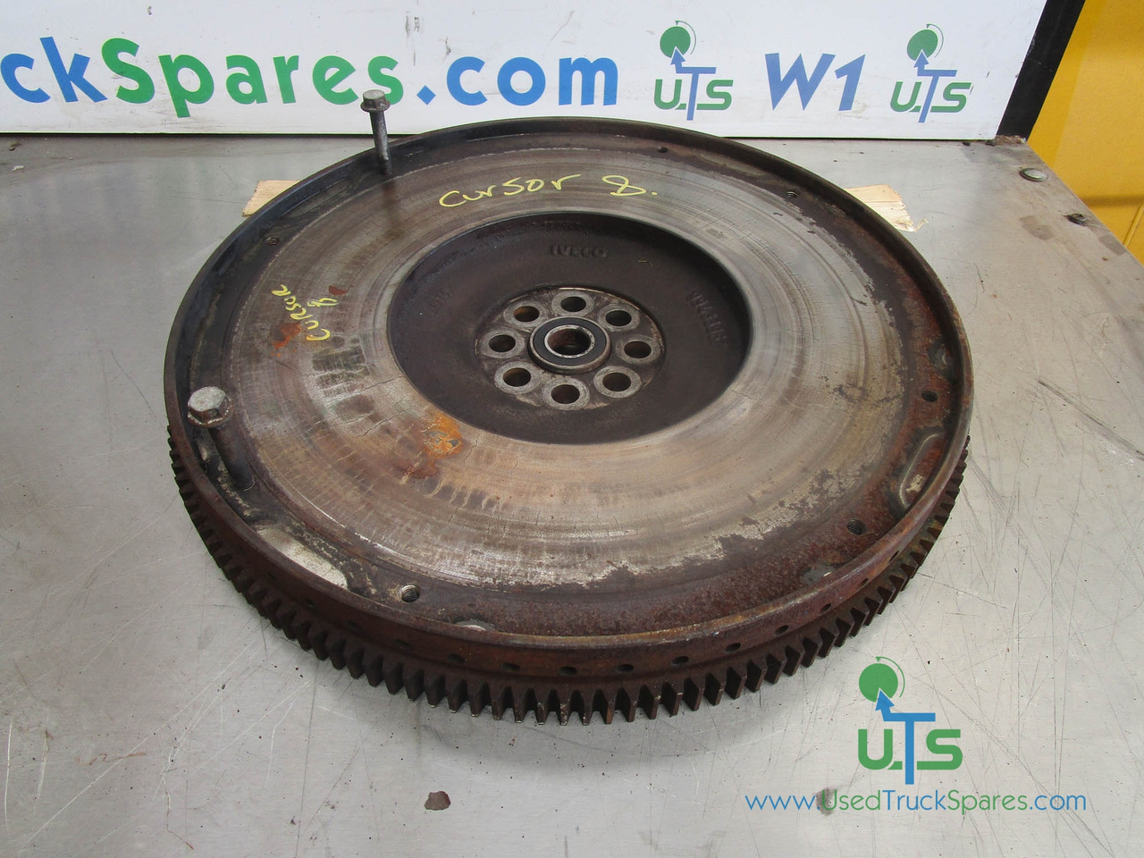 IVECO CURSOR 8 FLYWHEEL P/NO 99633961 - دولاب الموازنة - شاحنة: صورة 1 IVECO CURSOR 8 FLYWHEEL P/NO 99633961 - دولاب الموازنة - شاحنة: صورة 1