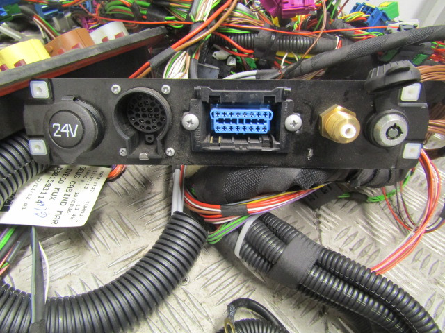 IVECO STRALIS COPLETE CAB WIRING HARNESS - النظام الكهربائي - شاحنة: صورة 2 IVECO STRALIS COPLETE CAB WIRING HARNESS - النظام الكهربائي - شاحنة: صورة 2