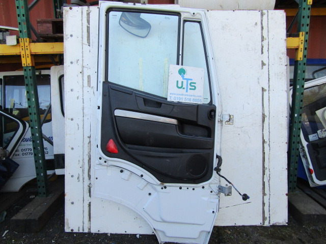IVECO STRALIS NEARSIDE PASSENGER DOOR COMPLETE - الكابينة والداخلية - شاحنة: صورة 2 IVECO STRALIS NEARSIDE PASSENGER DOOR COMPLETE - الكابينة والداخلية - شاحنة: صورة 2