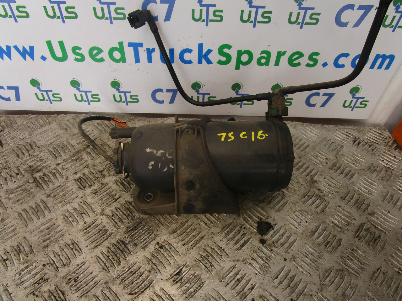 المحرك و قطع الغيار - شاحنة MITSUBISHI FUSO 75C15 / 18 FUEL FILTER HOUSING: صورة 1