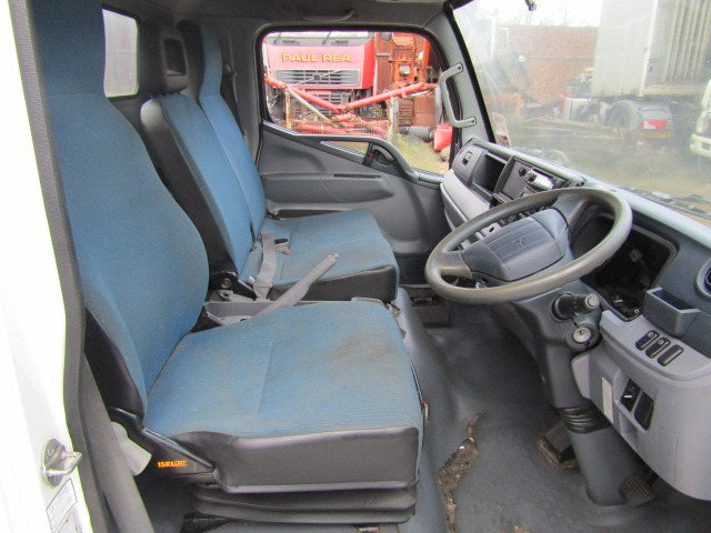 MITSUBISHI FUSO 7C 15/18 CAB (2014) - كابينة - شاحنة: صورة 4 MITSUBISHI FUSO 7C 15/18 CAB (2014) - كابينة - شاحنة: صورة 4