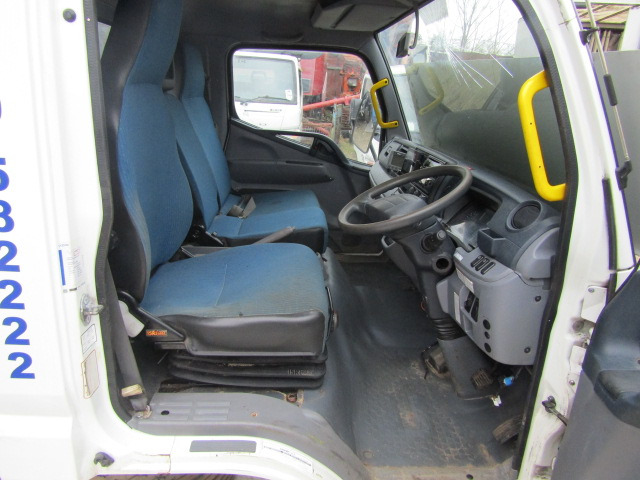 MITSUBISHI FUSO 7C15/18 CAB 2012 - كابينة - شاحنة: صورة 2 MITSUBISHI FUSO 7C15/18 CAB 2012 - كابينة - شاحنة: صورة 2