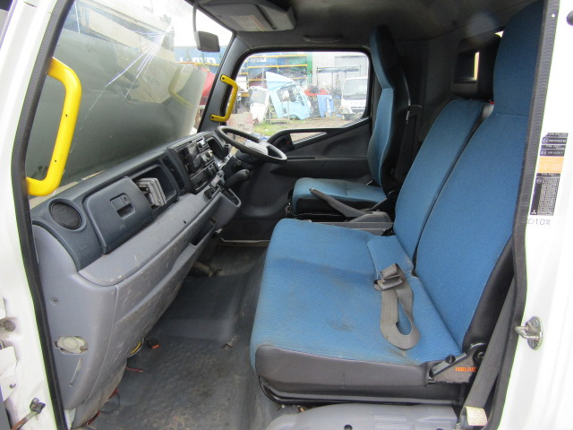 MITSUBISHI FUSO 7C15/18 CAB 2012 - كابينة - شاحنة: صورة 3 MITSUBISHI FUSO 7C15/18 CAB 2012 - كابينة - شاحنة: صورة 3
