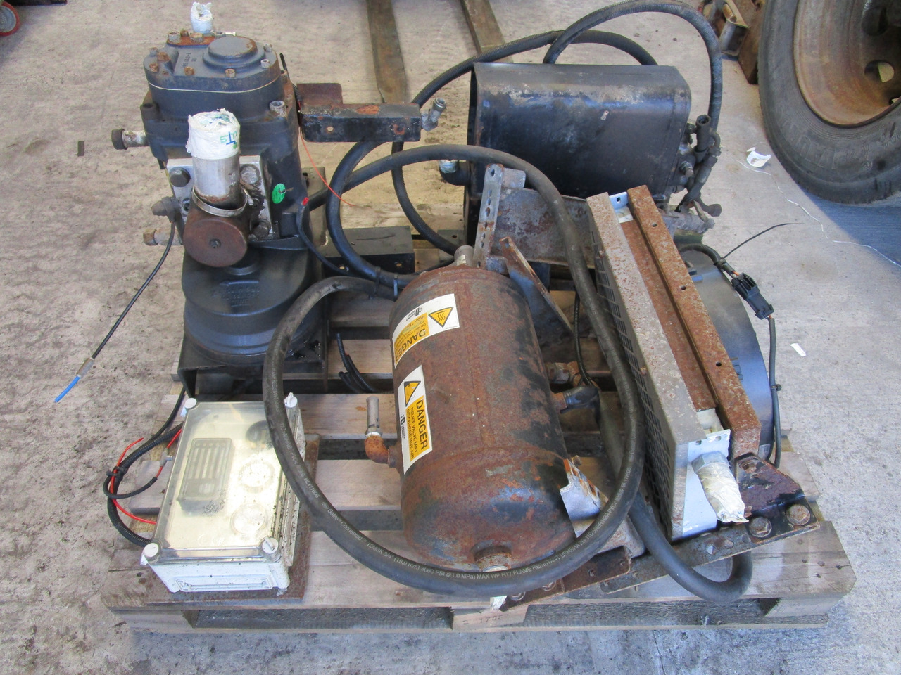 TRUCK MOUNTED TAMROTOR COMPRESSOR UNIT TYPE E12 - كابح هوائي - آلية المنفعة/ مركبة خاصة: صورة 3 TRUCK MOUNTED TAMROTOR COMPRESSOR UNIT TYPE E12 - كابح هوائي - آلية المنفعة/ مركبة خاصة: صورة 3