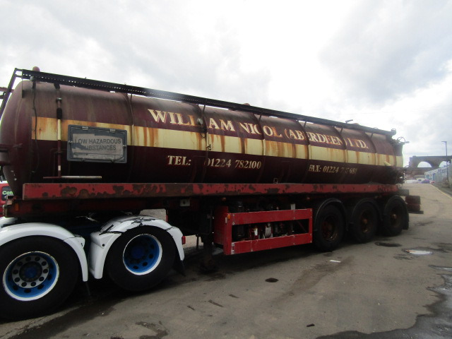 VACUUM TANKER TRAILER TRI AXLE 1996 STEEL TANK FITTED WITH 3CYL PERKINS DONKEY ENGINE - نصف مقطورة صهريج: صورة 4 VACUUM TANKER TRAILER TRI AXLE 1996 STEEL TANK FITTED WITH 3CYL PERKINS DONKEY ENGINE - نصف مقطورة صهريج: صورة 4