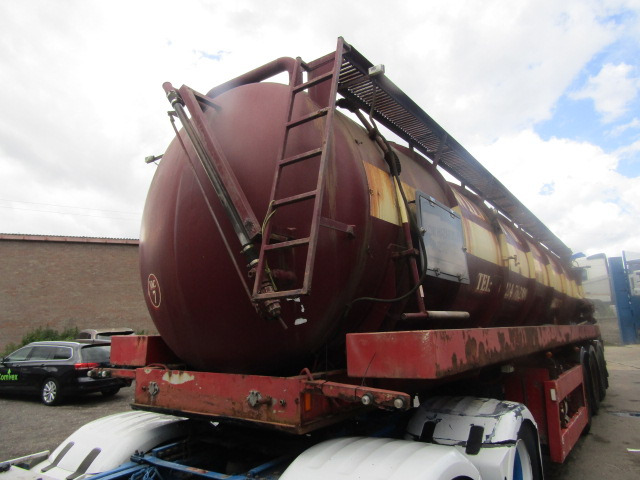 VACUUM TANKER TRAILER TRI AXLE 1996 STEEL TANK FITTED WITH 3CYL PERKINS DONKEY ENGINE - نصف مقطورة صهريج: صورة 5 VACUUM TANKER TRAILER TRI AXLE 1996 STEEL TANK FITTED WITH 3CYL PERKINS DONKEY ENGINE - نصف مقطورة صهريج: صورة 5