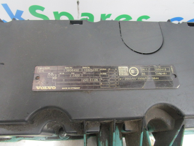 VOLVO FE 240 / 280 D7E CYLINDER HEAD COMPLETE - المحرك و قطع الغيار - شاحنة: صورة 3 VOLVO FE 240 / 280 D7E CYLINDER HEAD COMPLETE - المحرك و قطع الغيار - شاحنة: صورة 3