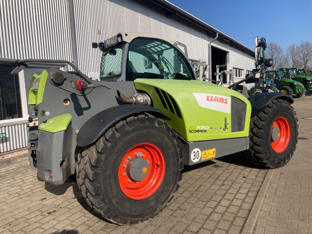 تركس CLAAS SCORPION 7050: صورة 9