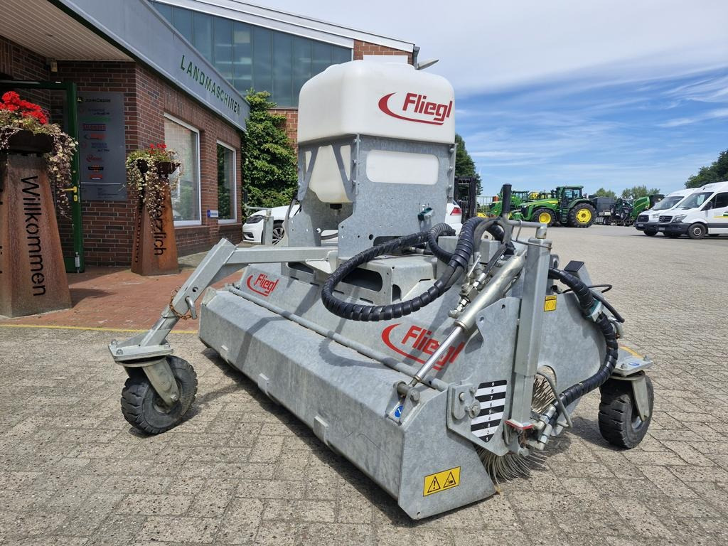 Fliegl KEH 1850 TYPE 600 - جزازة العشب: صورة 1 Fliegl KEH 1850 TYPE 600 - جزازة العشب: صورة 1