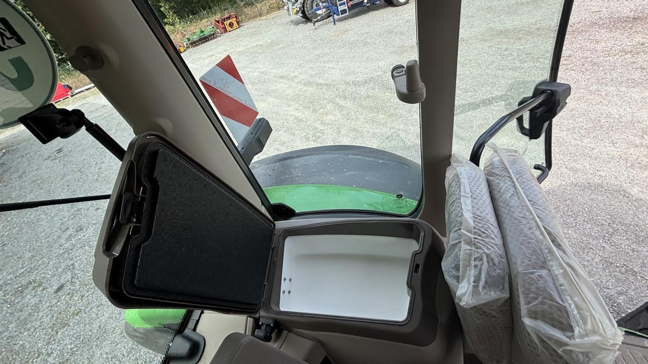 John Deere 6R215 - جرار: صورة 2 John Deere 6R215 - جرار: صورة 2