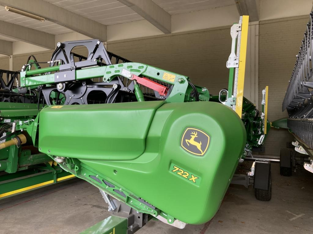 John Deere 722X - حصادة موحَّدة: صورة 1 John Deere 722X - حصادة موحَّدة: صورة 1