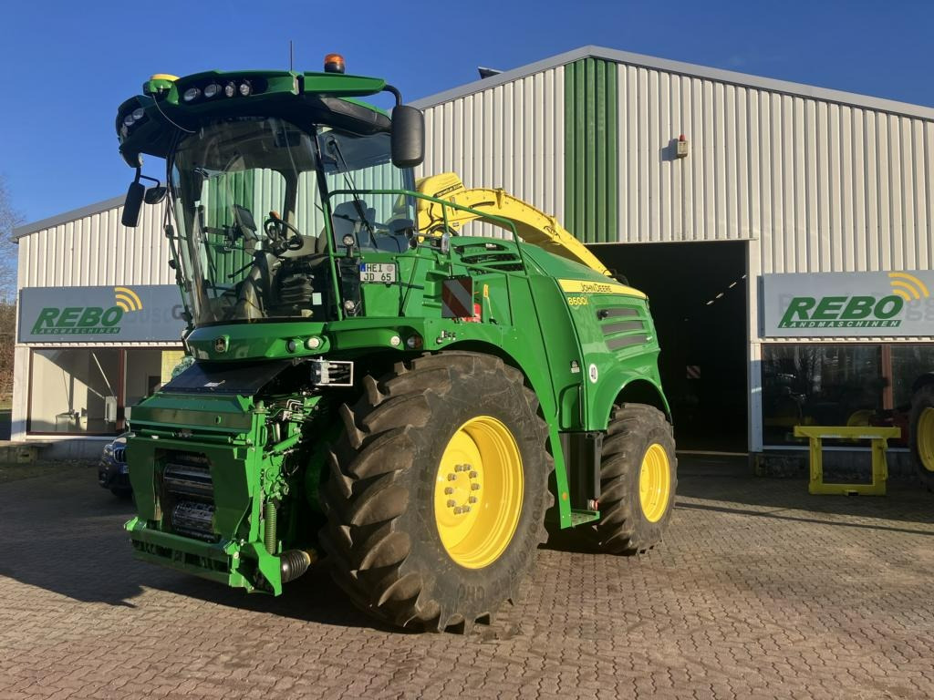 John Deere 8600 FELDHÄCKSLER - حصادة: صورة 1 John Deere 8600 FELDHÄCKSLER - حصادة: صورة 1