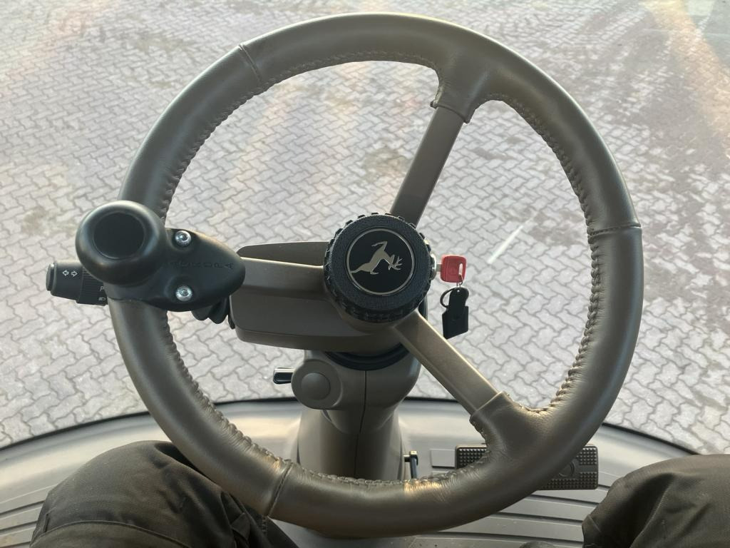 John Deere FELDHÄCKSLER 9900 - حصادة: صورة 2 John Deere FELDHÄCKSLER 9900 - حصادة: صورة 2