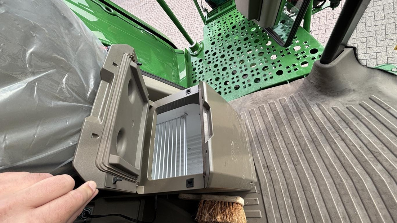 John Deere MÄHDRESCHER T5700 MY25 - حصادة موحَّدة: صورة 3 John Deere MÄHDRESCHER T5700 MY25 - حصادة موحَّدة: صورة 3