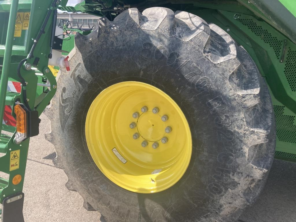 John Deere T5 700 MY25 - حصادة موحَّدة: صورة 3 John Deere T5 700 MY25 - حصادة موحَّدة: صورة 3