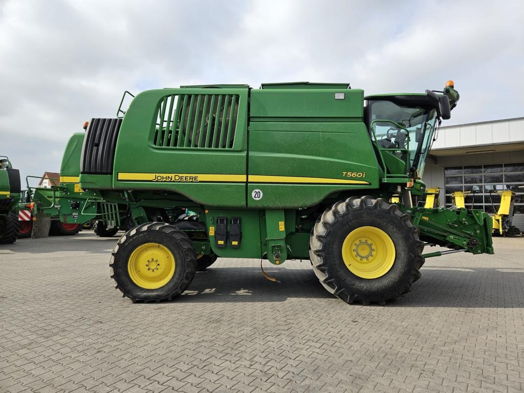 John Deere T560I - حصادة موحَّدة: صورة 1 John Deere T560I - حصادة موحَّدة: صورة 1