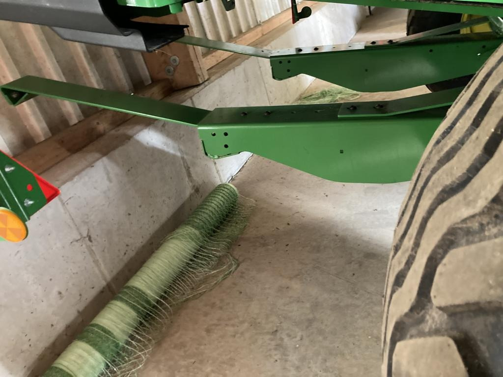 John Deere V461M - آلة تغليف بالة التبن: صورة 2 John Deere V461M - آلة تغليف بالة التبن: صورة 2