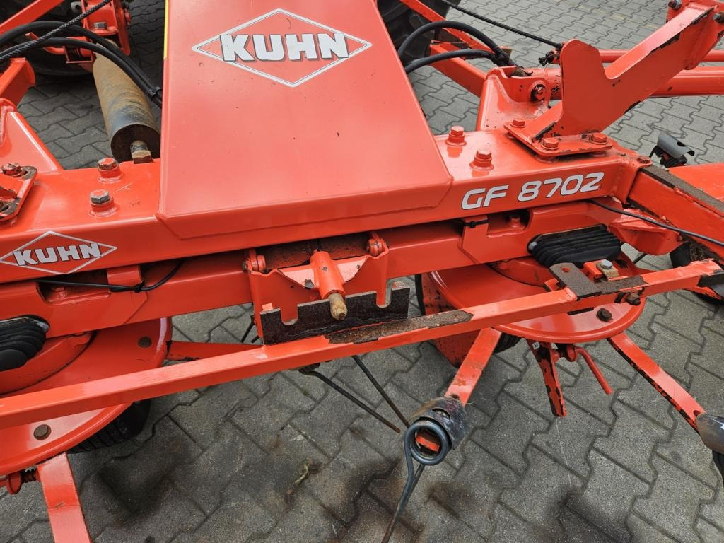 Kuhn GF 8702 - آلة تيبيس العشب/ آلة جمع العشب: صورة 5 Kuhn GF 8702 - آلة تيبيس العشب/ آلة جمع العشب: صورة 5