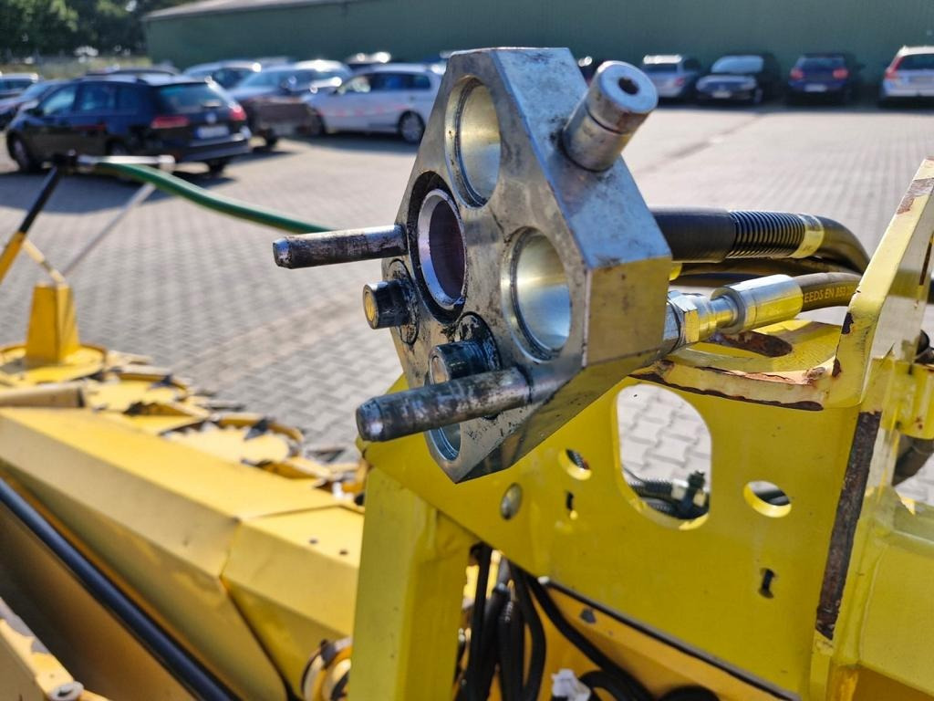 New Holland MAISVORSATZ 900S FI / 390 - حصادة الذرة: صورة 2 New Holland MAISVORSATZ 900S FI / 390 - حصادة الذرة: صورة 2