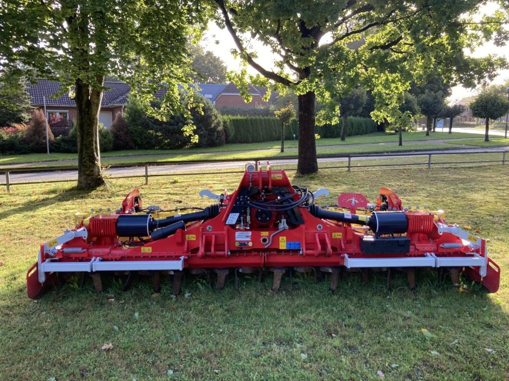 Pöttinger LION 403 C - زحافة: صورة 1 Pöttinger LION 403 C - زحافة: صورة 1