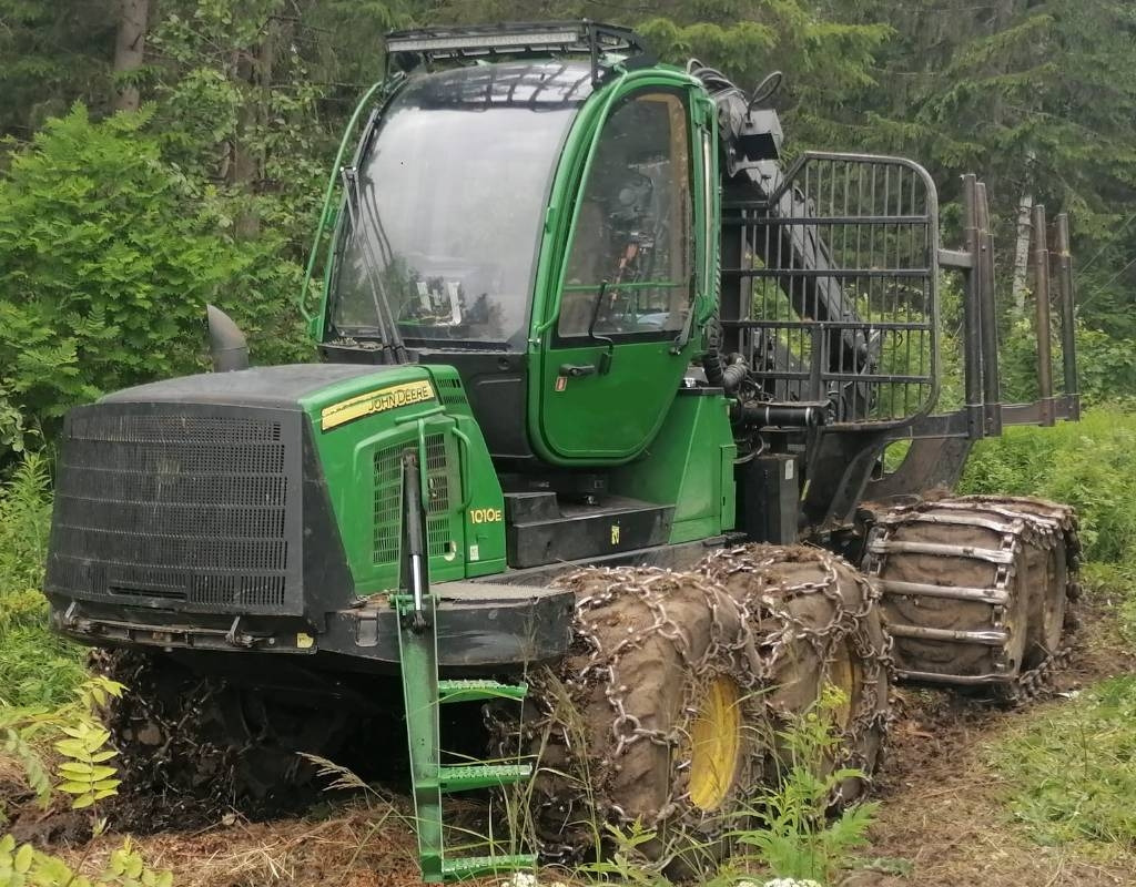 John Deere 1010 E - حافلة الغابات: صورة 1 John Deere 1010 E - حافلة الغابات: صورة 1