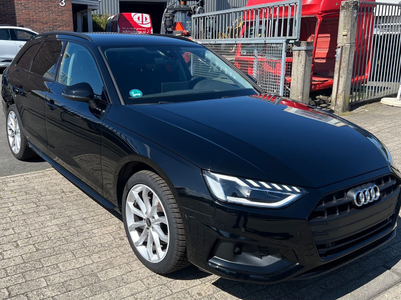 Audi A4 Avant 35 TFSI advanced Hybrid /Benzin AUTOMAT - سيارة: صورة 2 Audi A4 Avant 35 TFSI advanced Hybrid /Benzin AUTOMAT - سيارة: صورة 2