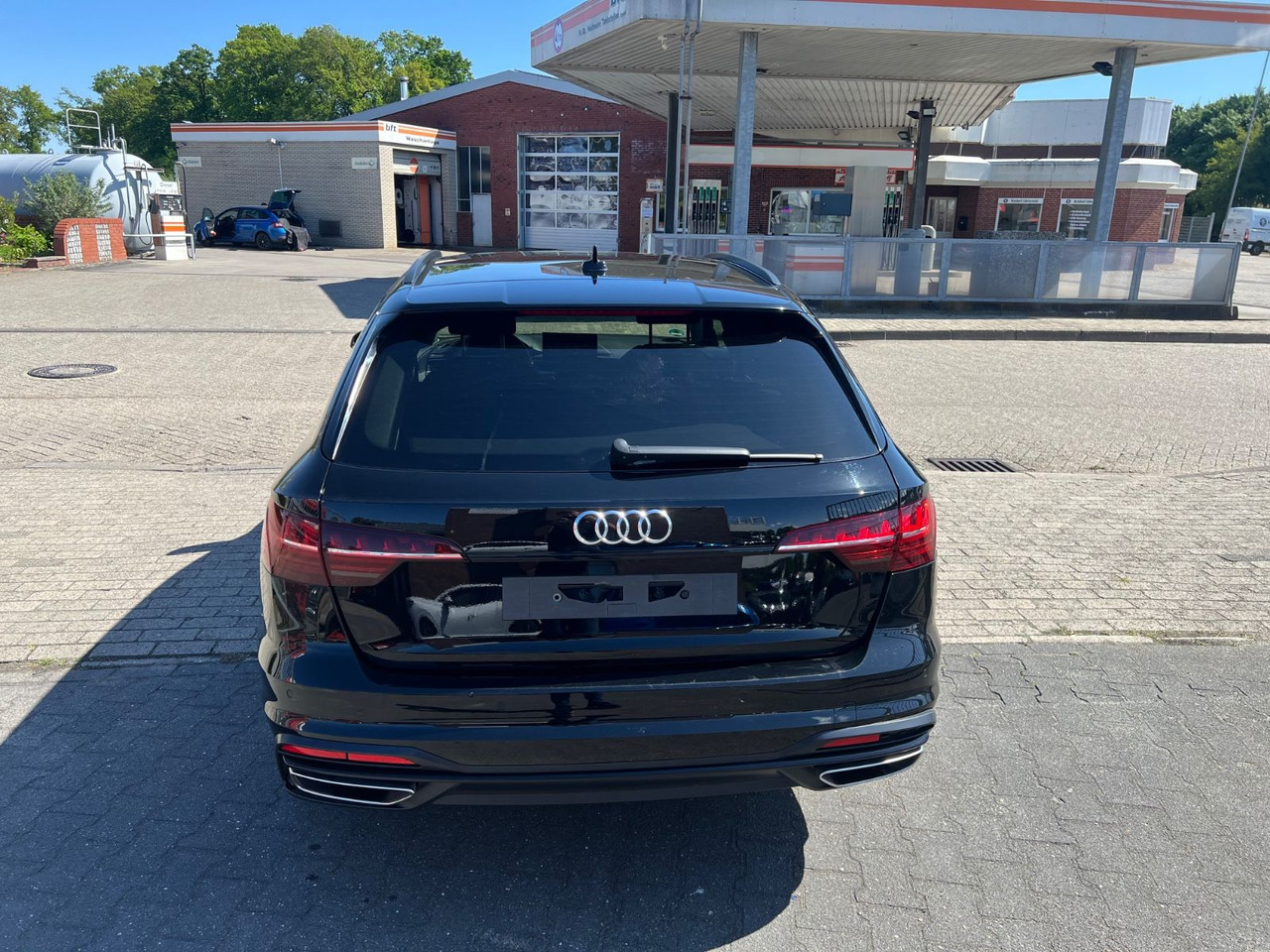 Audi A4 Avant 35 TFSI advanced Hybrid /Benzin AUTOMAT - سيارة: صورة 4 Audi A4 Avant 35 TFSI advanced Hybrid /Benzin AUTOMAT - سيارة: صورة 4