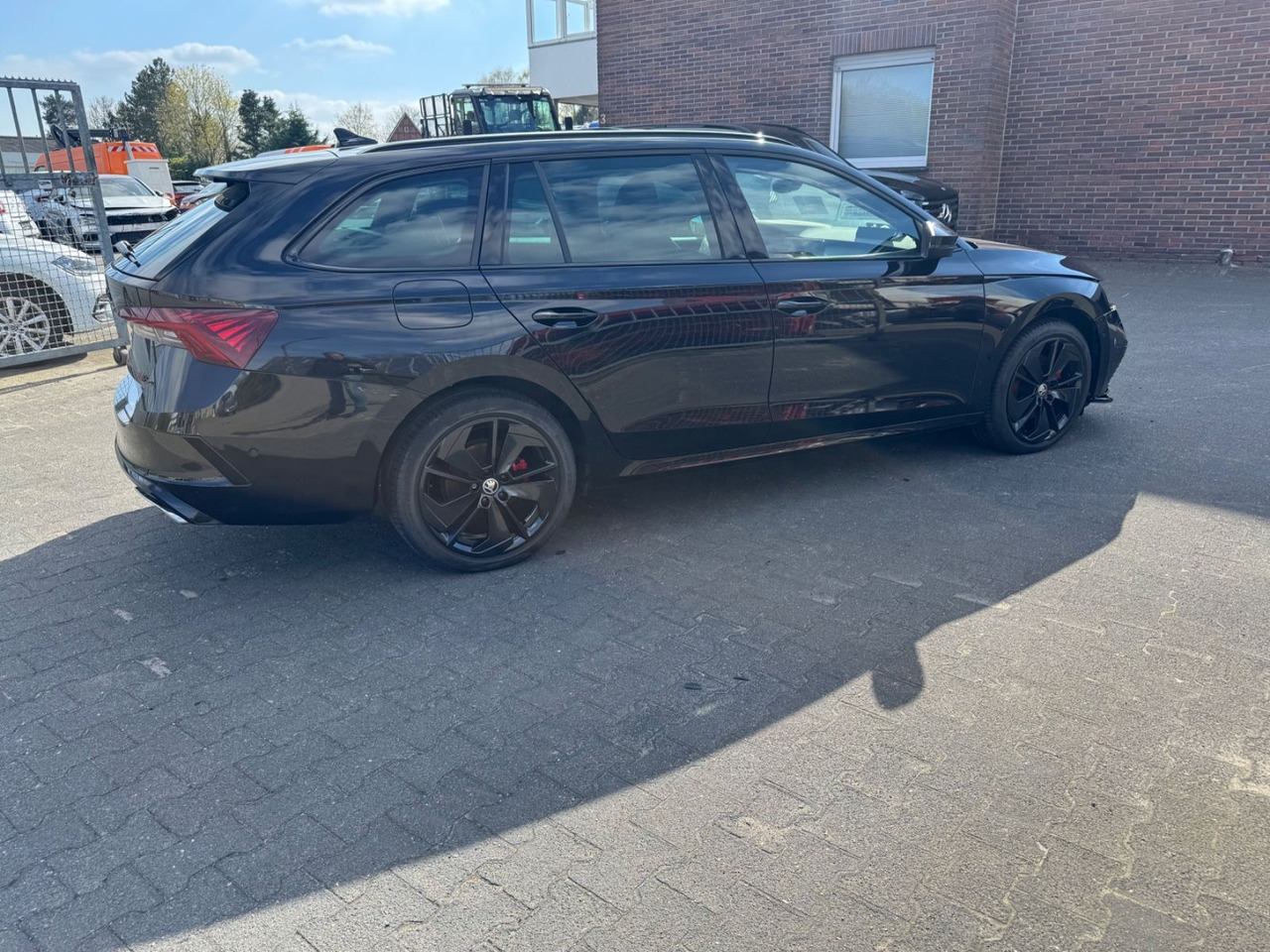 Skoda Octavia Combi RS 2.0 TDI 147kW 7-Gang DSG Pano - سيارة: صورة 5 Skoda Octavia Combi RS 2.0 TDI 147kW 7-Gang DSG Pano - سيارة: صورة 5
