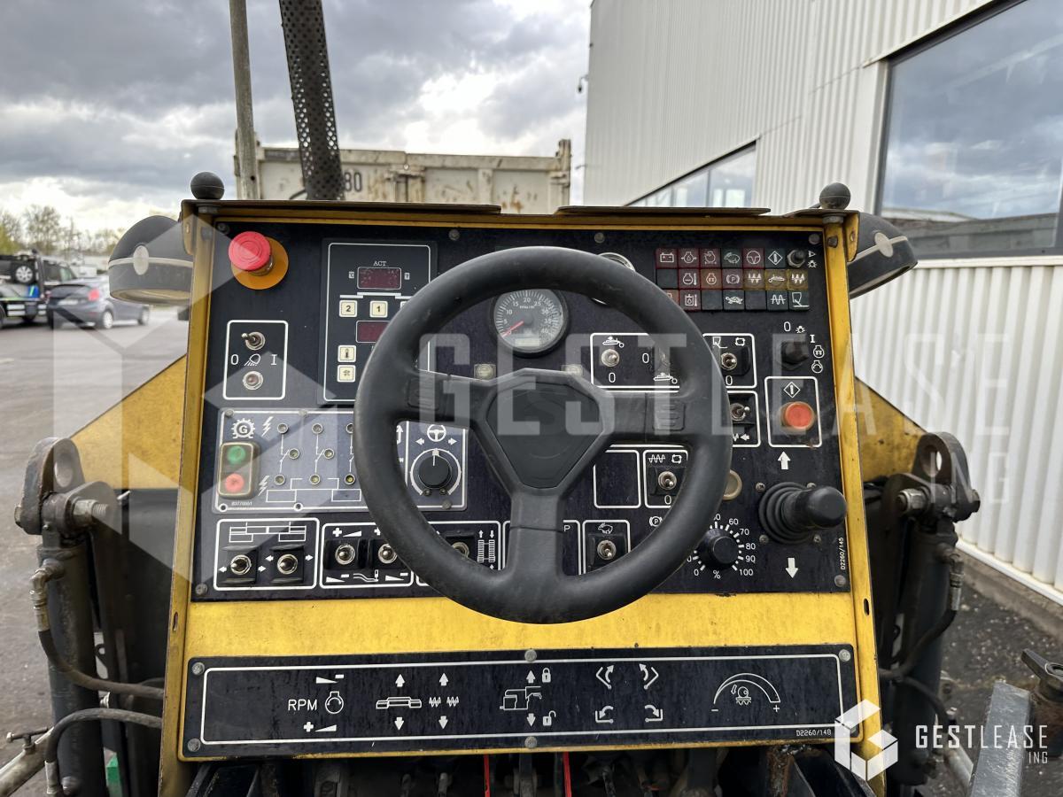 مدادة الأسفلت Bomag BF223C: صورة 8 مدادة الأسفلت Bomag BF223C: صورة 8