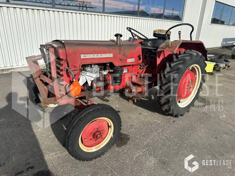 Mc Cormick D326 - جرار: صورة 1 Mc Cormick D326 - جرار: صورة 1