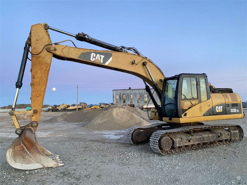 حفار زحاف CAT 323 DLN: صورة 7