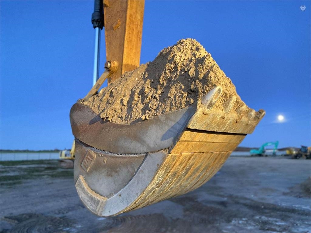 حفار زحاف CAT 323 DLN: صورة 10