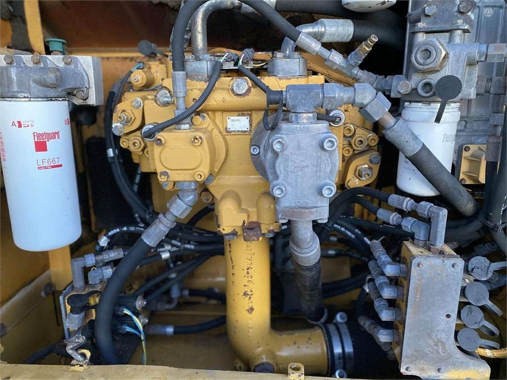 حفار زحاف CAT 323 DLN: صورة 13