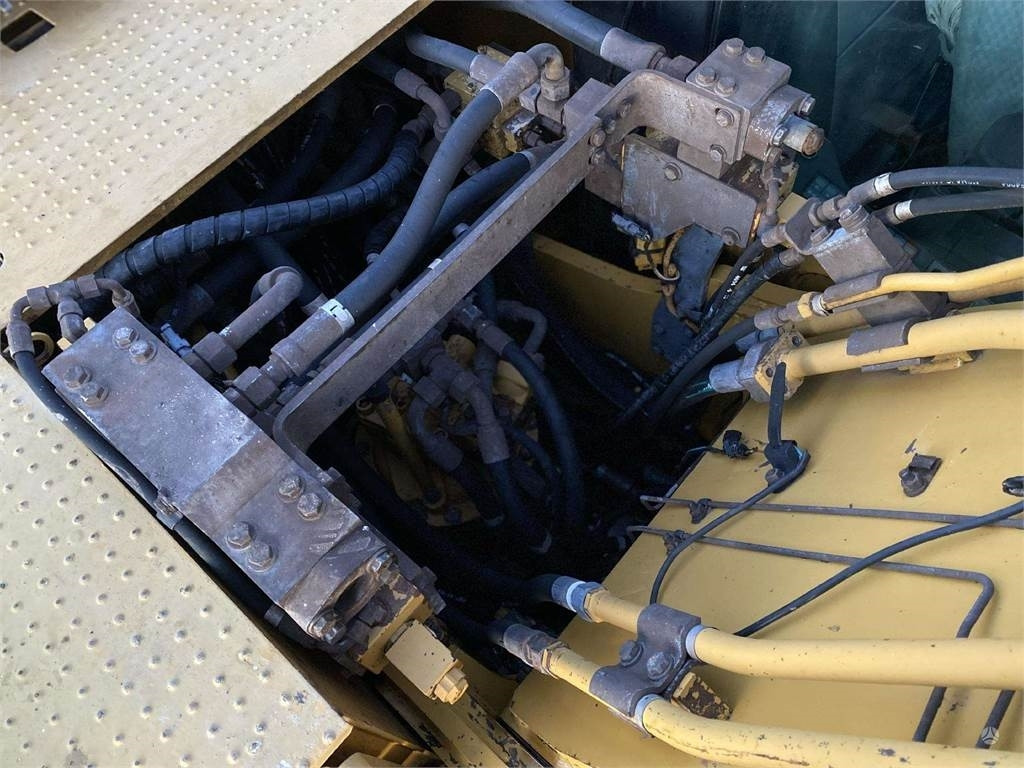 حفار زحاف CAT 323 DLN: صورة 14