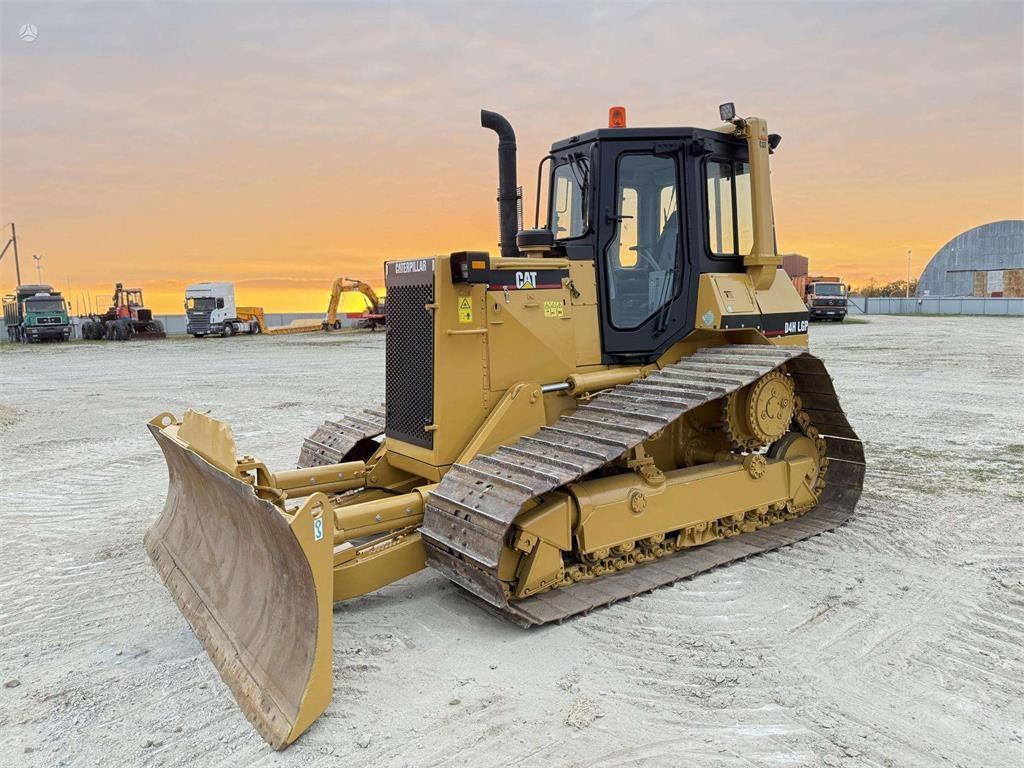 CAT D4H LGP USA MADE - جرافة: صورة 1 CAT D4H LGP USA MADE - جرافة: صورة 1