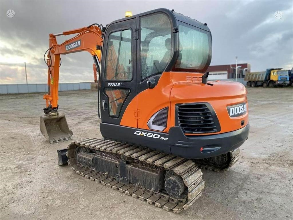 Doosan DX 60 C - حفارة مُصَّغرة: صورة 3 Doosan DX 60 C - حفارة مُصَّغرة: صورة 3