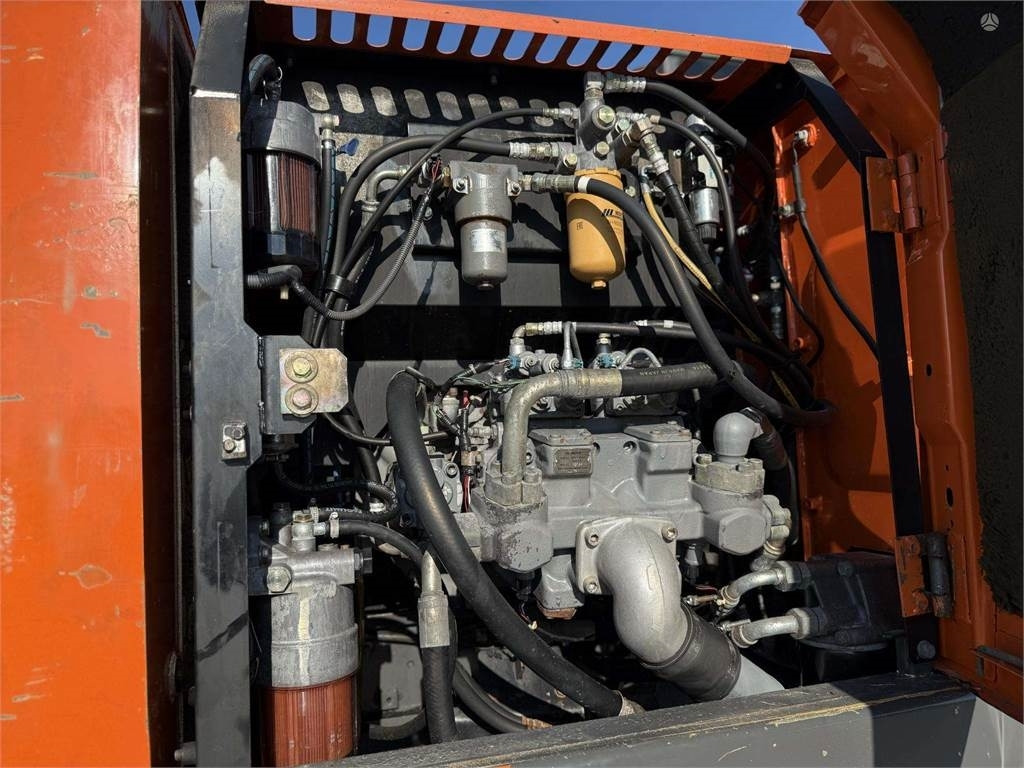 حفارة دولاب Hitachi ZX 140 W: صورة 14