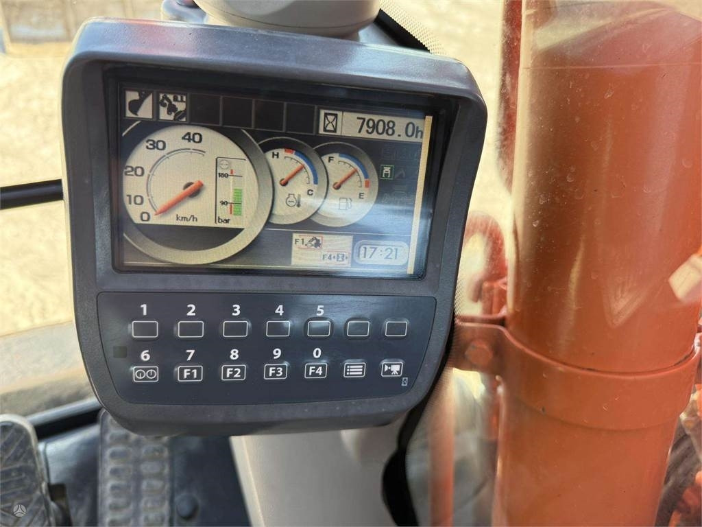 حفارة دولاب Hitachi ZX 140 W: صورة 11