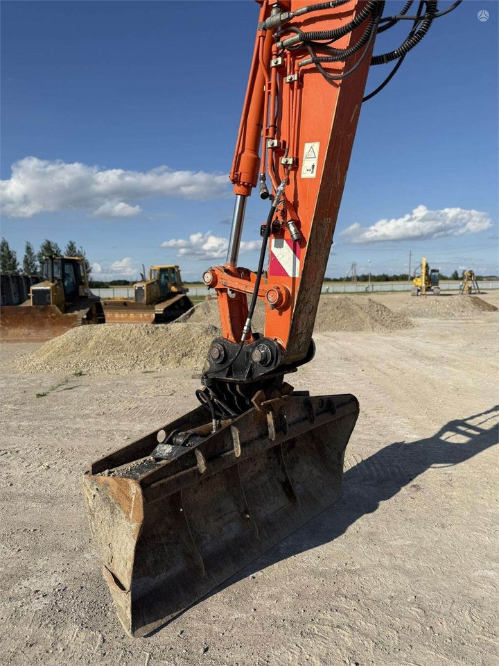 حفارة دولاب Hitachi ZX 140 W: صورة 8