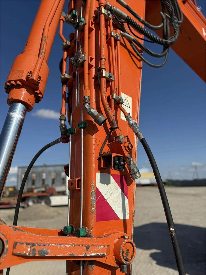 حفارة دولاب Hitachi ZX 140 W: صورة 9
