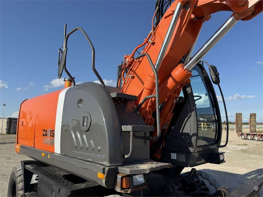 حفارة دولاب Hitachi ZX 140 W: صورة 18