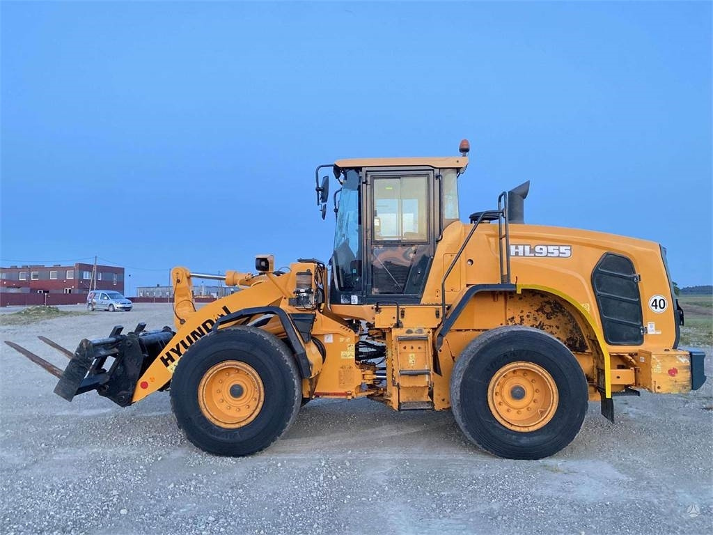 Hyundai HL 955 , hydro forks, coupler - اللودر بعجل: صورة 2 Hyundai HL 955 , hydro forks, coupler - اللودر بعجل: صورة 2