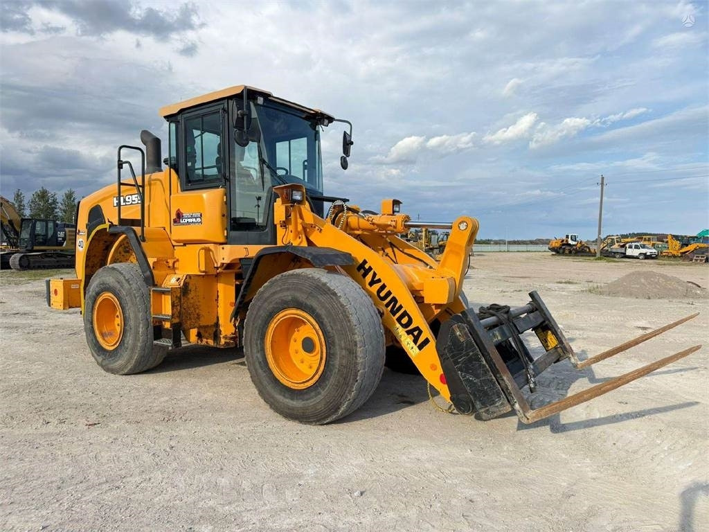 Hyundai HL 955 - اللودر بعجل: صورة 1 Hyundai HL 955 - اللودر بعجل: صورة 1