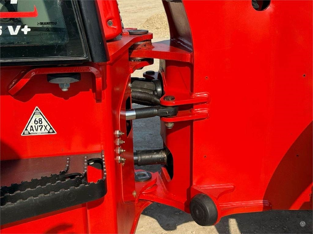 اللودر بعجل Manitou MLA-T 533-145V: صورة 16