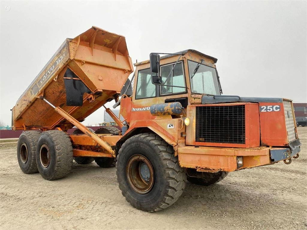 Volvo A25C , Nr.1 - شاحنة قلاب مفصلية: صورة 1 Volvo A25C , Nr.1 - شاحنة قلاب مفصلية: صورة 1