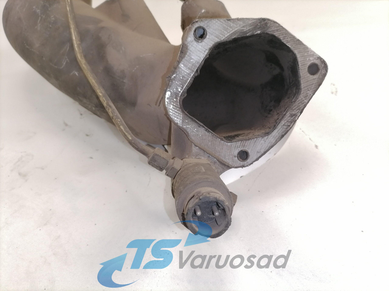 MAN intercooler pipe 51094113633 - المبرد - شاحنة: صورة 4 MAN intercooler pipe 51094113633 - المبرد - شاحنة: صورة 4