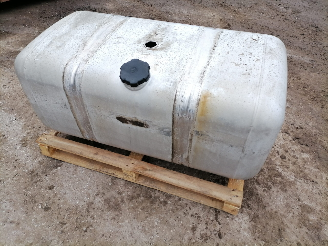 Mercedes-Benz Kütusepaak 390L A9604701303 - خزان الوقود - شاحنة: صورة 1 Mercedes-Benz Kütusepaak 390L A9604701303 - خزان الوقود - شاحنة: صورة 1