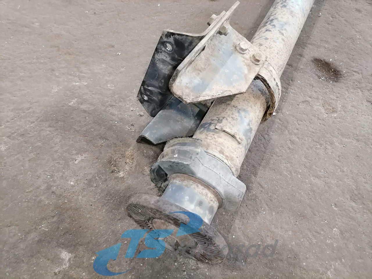 Mercedes-Benz Propeller shaft A6574101504 - عمود الكردان - شاحنة: صورة 2 Mercedes-Benz Propeller shaft A6574101504 - عمود الكردان - شاحنة: صورة 2