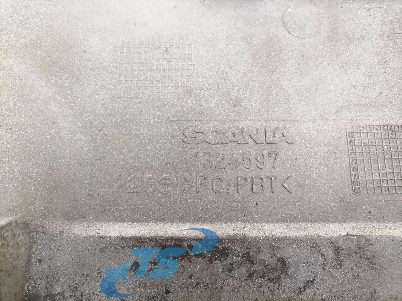 Scania Bumper cover 1324597 - ركن مصد السيارة - شاحنة: صورة 4 Scania Bumper cover 1324597 - ركن مصد السيارة - شاحنة: صورة 4