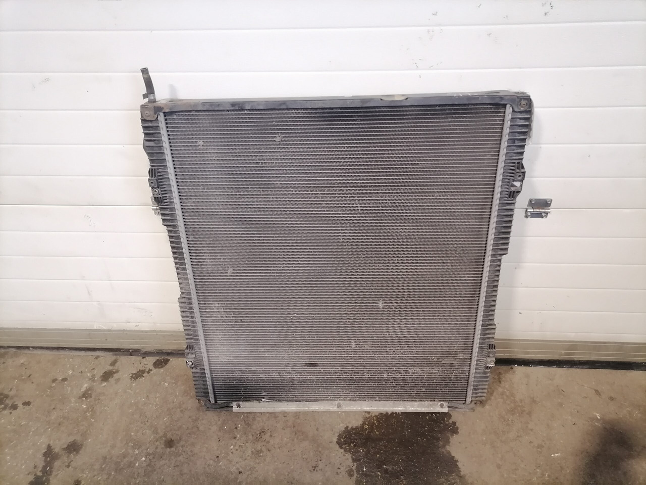 Scania Cooling radiator 1769997 - مبرد المحرك - شاحنة: صورة 2 Scania Cooling radiator 1769997 - مبرد المحرك - شاحنة: صورة 2